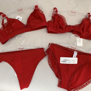 Epure de marque LC Colis de 18 ensembles satin séduction rouge